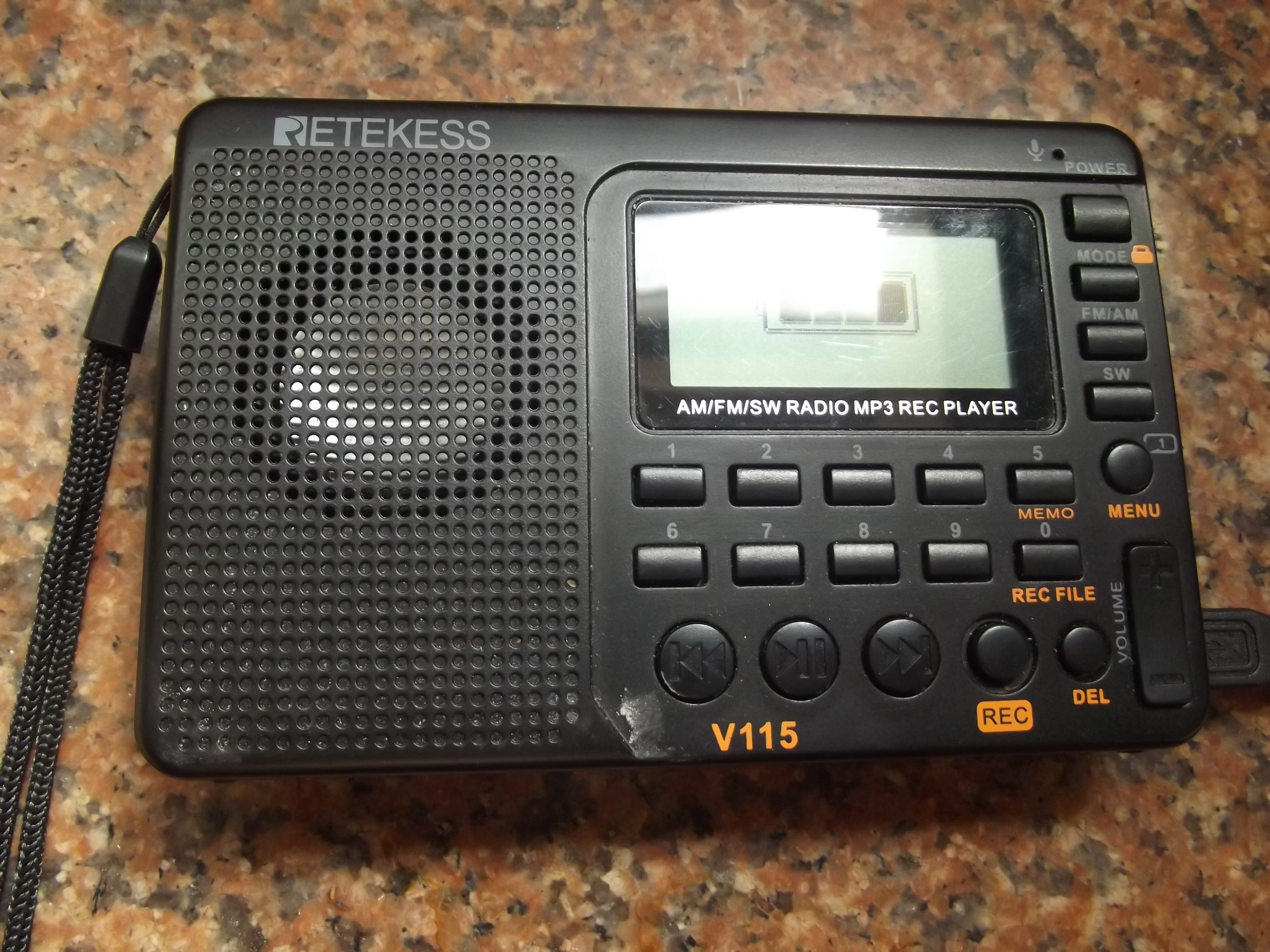 Rádio Retekess, Modelo V115. 10 Faixas.