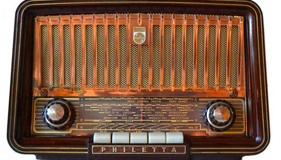 Rádio Phillips, Modelo Philleta, dos anos 60. De fabricação Alemã.